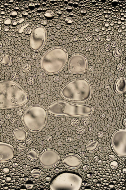 Black and White Oil and Water Abstract Behang Achtergrond Textuur. Olie Bubbels en blobs met veel heldere levendige prachtige ontwerpen. Uniek leuk imago. - Foto, afbeelding