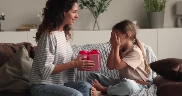 Happy mom makes surprise for daughter give her gift box - Кадри, відео
