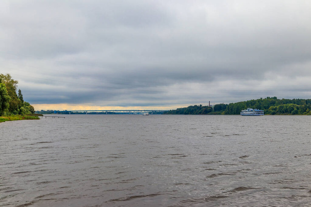 Näkymä Volga-joelle Jaroslavlissa, Venäjällä - Valokuva, kuva