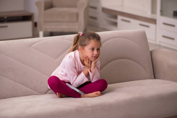 Small girl staying alone at home - Zdjęcie, obraz