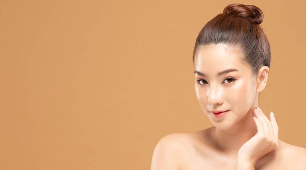 Красота азиатские женщины портрет лицо с уходом за кожей здоровой и кожи. - Фото, изображение
