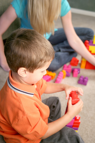 A young boy playing with blocks - Фото, зображення