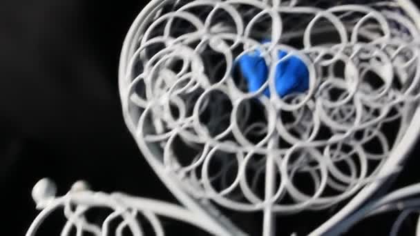 Сувенирная деталь на столешнице Металл Белая форма украшения сердца - Кадры, видео