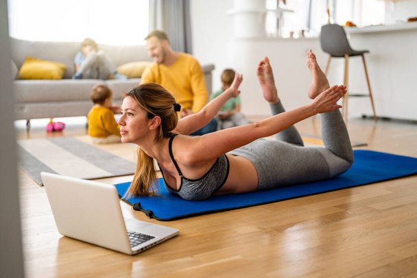 Sport yoga video streaming. Home fitness workout class live streaming online. - Fotó, kép