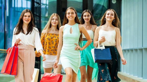 Five young girlfriends in the mall with shopping bags  - Valokuva, kuva