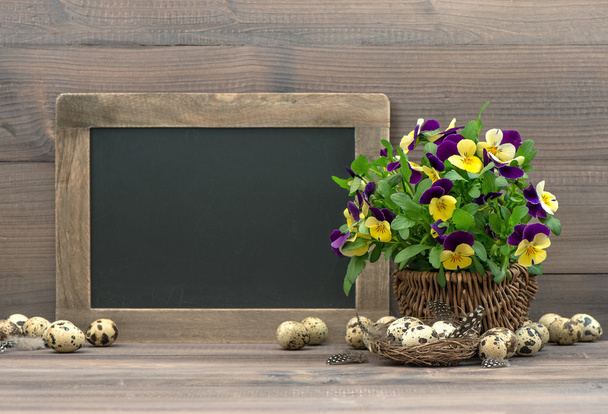easter decoration pansy flowers and blackboard - Zdjęcie, obraz