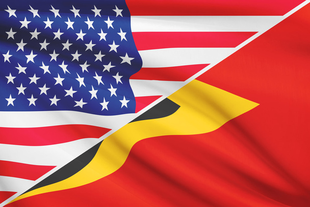 Seria potargane flagi. USA i Demokratyczna Republika Timoru Wschodniego. - Zdjęcie, obraz