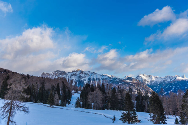 view of the mountains in the winter - Fotoğraf, Görsel
