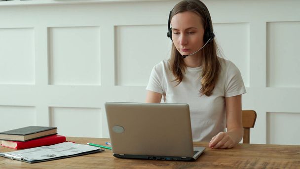 Female operator working with headset and laptop in call center - Fotografie, Obrázek