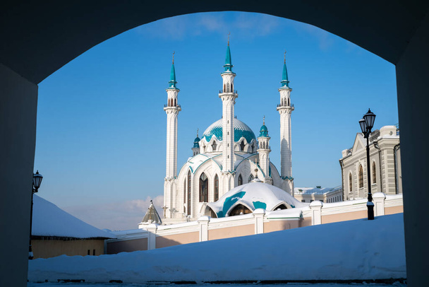 Tataristan Cumhuriyeti, Kazan 'ın ana simgesi olan Kremlin' e bakın.. - Fotoğraf, Görsel