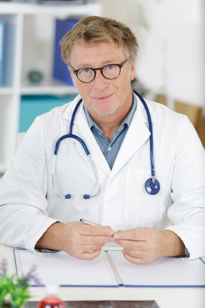 man doctor in glasses looks at camera - Zdjęcie, obraz