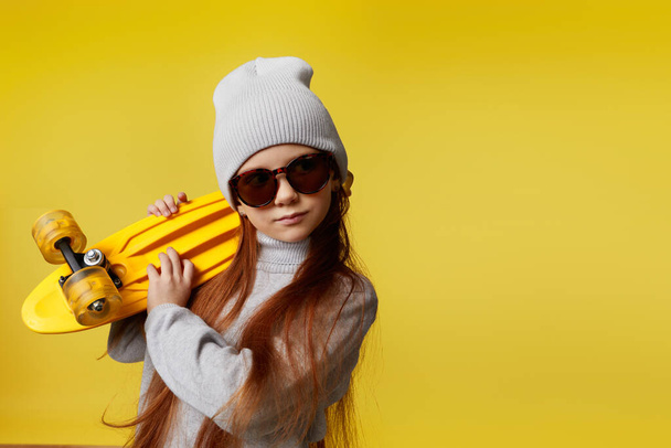 little child girl with yellow skateboard - Фото, зображення