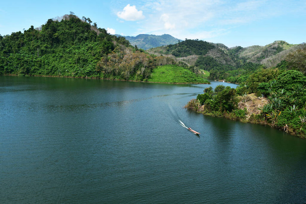краєвиди водосховища і лаг Банг Дам Яла / Таїланд з природними мирними заздрощами - Фото, зображення