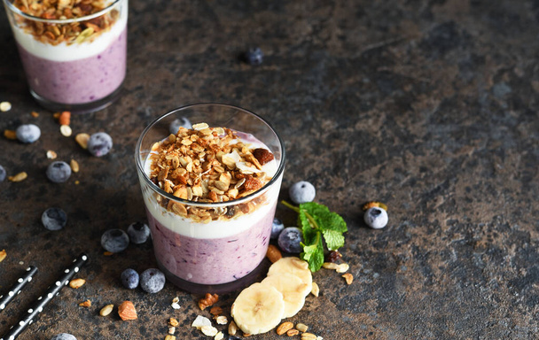 Smoothies with blueberries and granola on a concrete background. Detox menu. Diet. - Foto, imagen