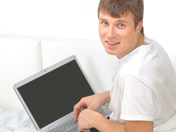 Rear view closeup of a young man working of a laptop - Foto, Imagem
