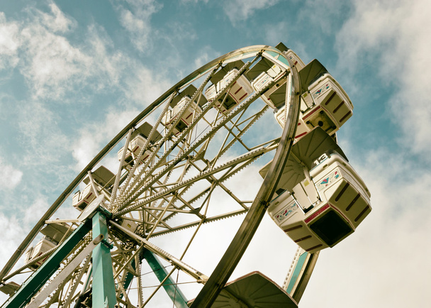 ретро фільтр чортове колесо на карнавал - Фото, зображення