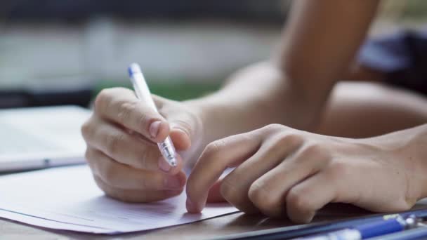 Teenager studying in online school - Video, Çekim