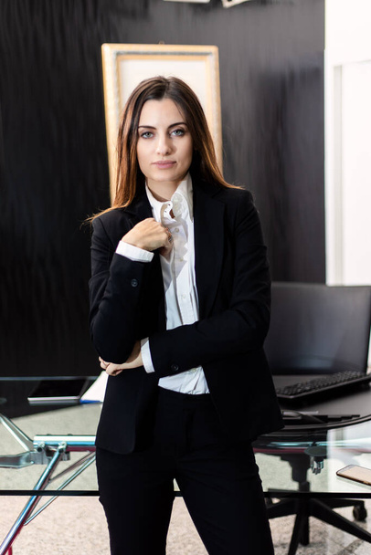 Young female manager in her modern office - Φωτογραφία, εικόνα