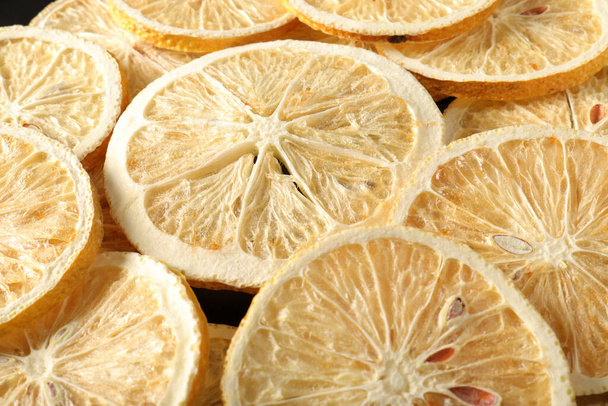 сушеные ломтики лимона - Фото, изображение