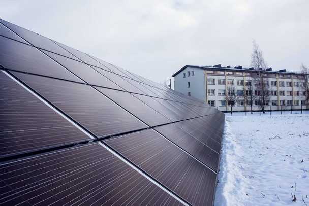 Енергетичні сонячні панелі, альтернативна концепція чистої зеленої енергії. Захист навколишнього середовища
 - Фото, зображення