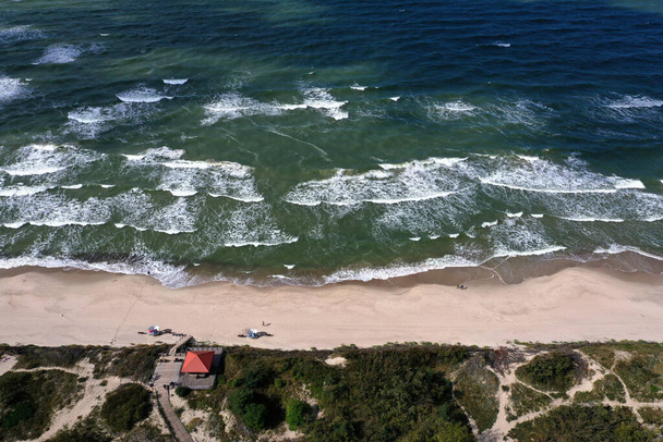 Playa del Mar Báltico en Curonian Spit parque nacional, vista aérea - Foto, Imagen
