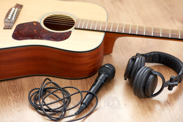 close up of guitar, microphone and headphones - Fotografie, Obrázek