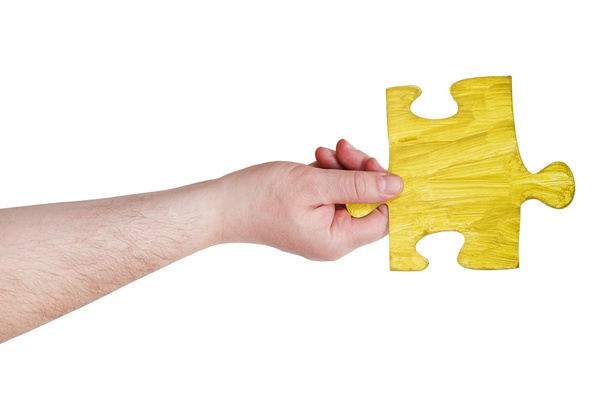 mužské ruky s malovanými žlutá puzzle kus - Fotografie, Obrázek