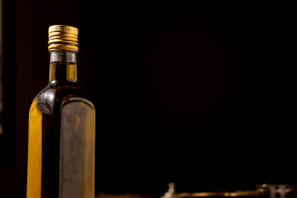 Szkło butelki oliwy z oliwek - Zdjęcie, obraz