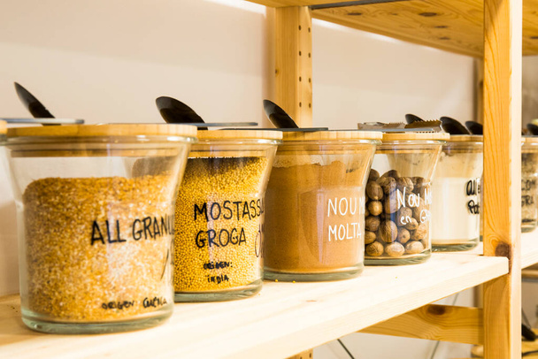 Self service bulk organic food. Eco-friendly zero waste shop. Small local business. Cumin, mustard, nutmeg, cayenne and garlic. - Fotó, kép