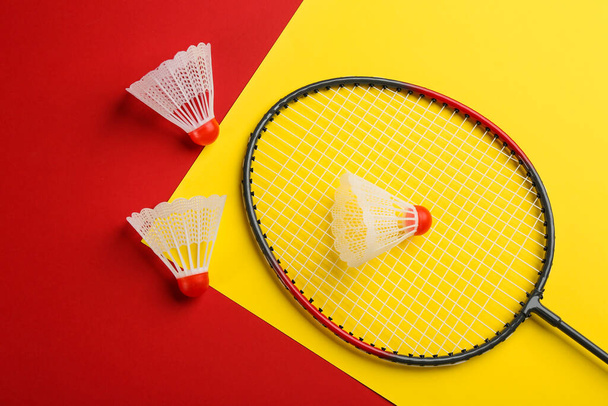 Badminton racket and shuttlecocks on color background, flat lay - Photo, Image
