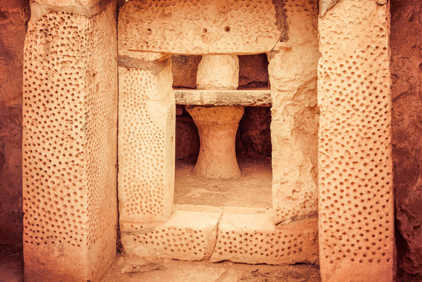 Мегалитический храмовый комплекс - Хагар Ким - археологические раскопки на Мальте - Фото, изображение