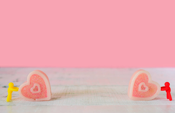 День Святого Валентина и самый сладкий день, концепция любви сердца. Копирование текста на розовом фоне - Фото, изображение