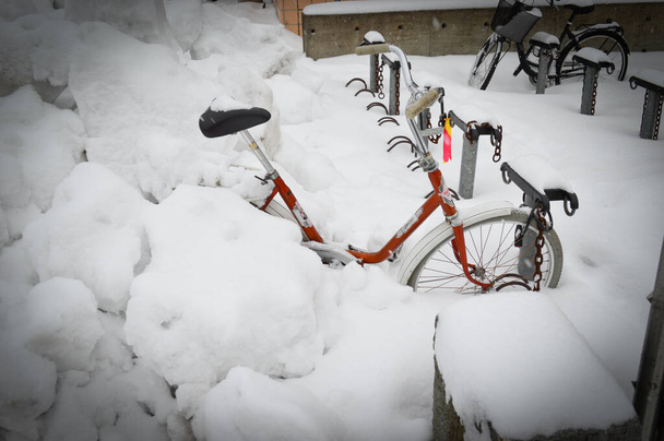 Fahrrad im Schnee, Helsinki - Foto, Bild