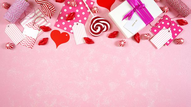 Valentines Day on-trend top view blog hrdina záhlaví kreativní složení flatlay. - Fotografie, Obrázek