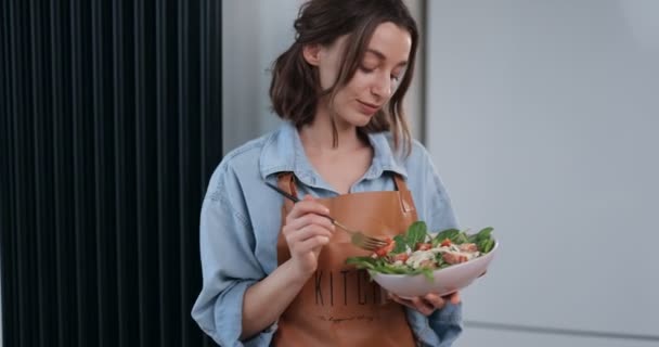 Housewife with healthy salad on the kitchen - Footage, Video