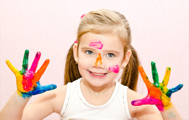 aranyos mosolygós kislány kezével a Paint programban - Fotó, kép