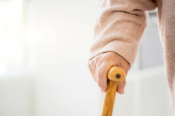 Aged hand with cane - Foto, afbeelding