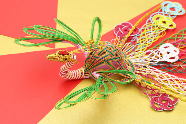 Mizuhiki pela cultura japonesa. Phoenix pássaro é decorativo cordão japonês feito de papel torcido. - Foto, Imagem