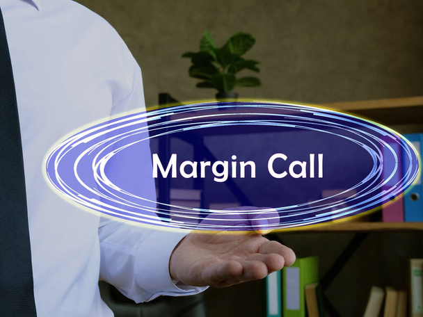 Концепція бізнесу про Margin Call з фразою на сторінці
 - Фото, зображення