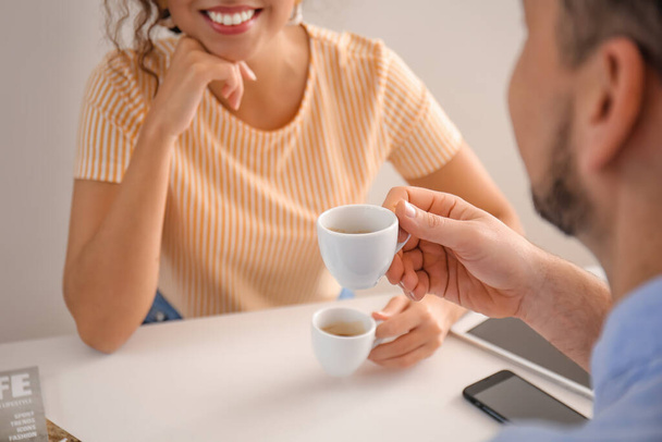 Happy couple drinking hot espresso on romantic date in cafe - Foto, imagen