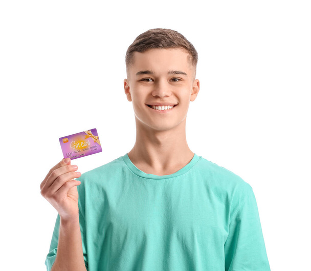 Teenage chlapec s dárkovou kartou na bílém pozadí - Fotografie, Obrázek