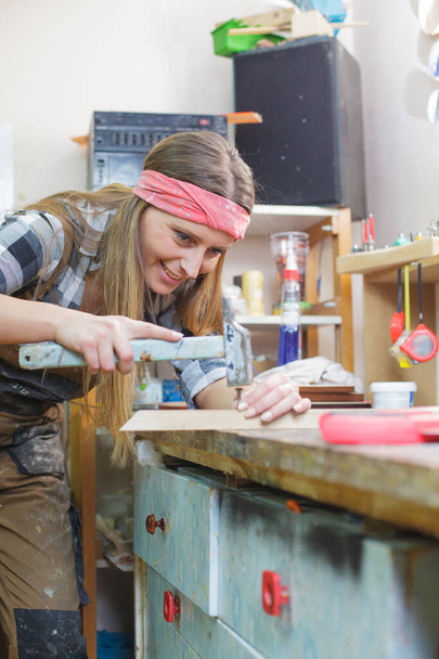 young woman in a workshop - Foto, Imagem