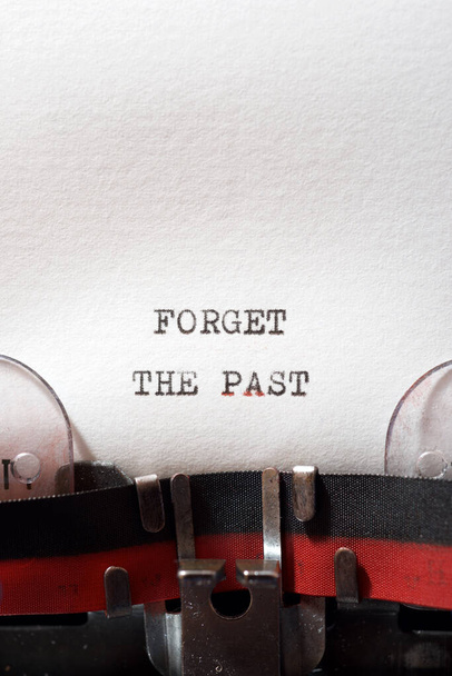 Vergessen Sie den mit der Schreibmaschine geschriebenen Satz aus der Vergangenheit. - Foto, Bild
