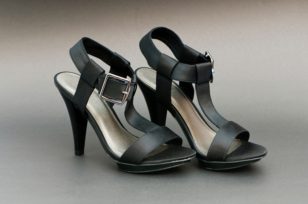 Concept de mode avec chaussures femme à bout ouvert
 - Photo, image