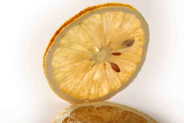сушені скибочки лимона крупним планом
 - Фото, зображення