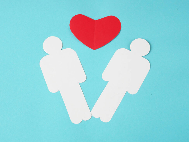 símbolo del corazón entre dos personas. amor y concepto de relación, día de San Valentín, primer plano - Foto, imagen