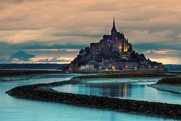 kuuluisa luostari Normandiassa - Valokuva, kuva