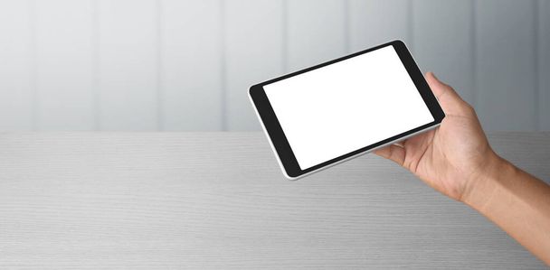 Mains tenant tablette tactile gadget d'ordinateur avec écran isolé - Photo, image