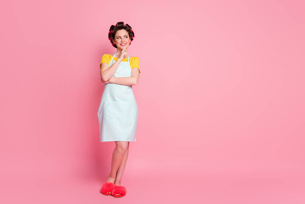 Full length body size view of her she nice attractive cheerful curious housewife creating solution guess isolated over pink pastel color background - Valokuva, kuva