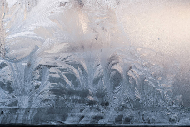 Blanco invernal Hoarfrost fondo en una ventana - Foto, Imagen